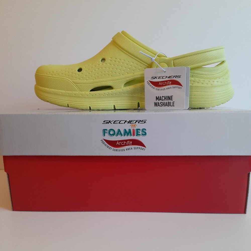 NEW! Women's  Skechers Foamies Arch Fit "Lime"